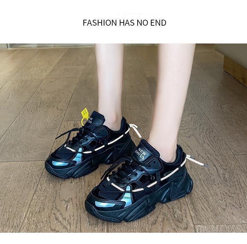 Women’s Lightweight Leather Sneakers
